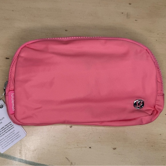 NWT Lululemon Everywhere Belt Bag 1L Salmon Pink - Picture 1 of 9